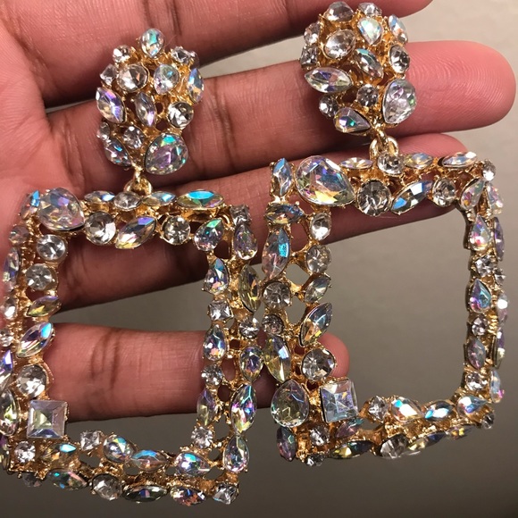 Gorgeous Rhinestone Pendant Earring - Picture 2 of 3